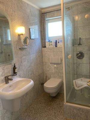 Bad Nr. 2 mit WC & Dusche