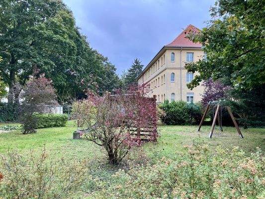 Garten mit Spielplatz