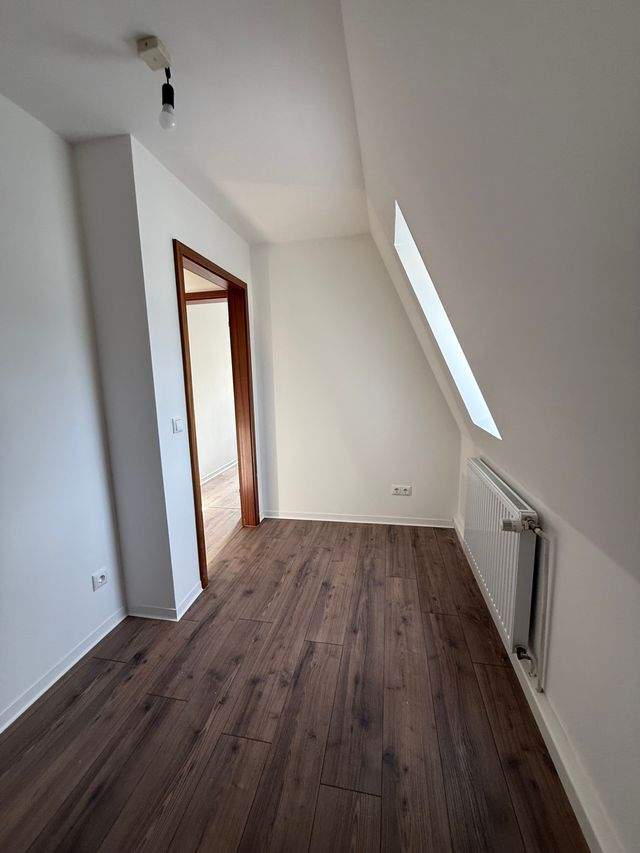 Kleine Renovierte 2Raum Dachgeschosswohnung in Hartenstein ab sofort zu vermieten - Photo 2