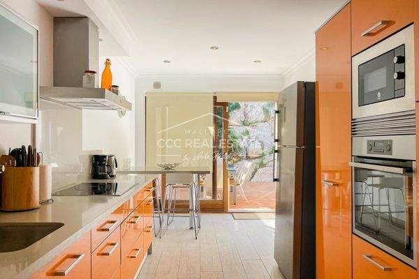 ...Sitzfläche und Terrassenzugang