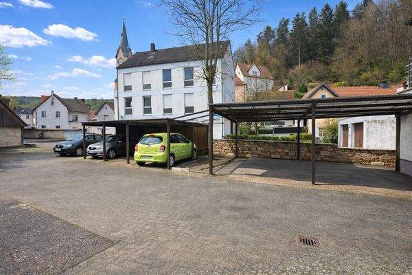 Parkplätze vorhanden