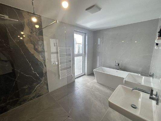 20250820_133246745_i