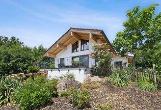 Großzügiges Landhausanwesen mit Einliegerwohnung, Alpenblick und weitläufigem Grundstück
