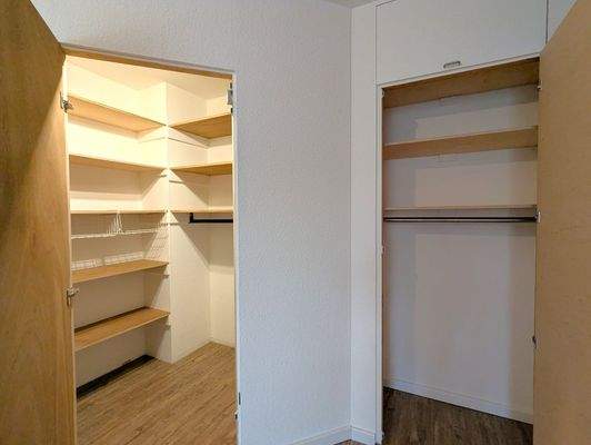 ...begehbarem Kleiderschrank