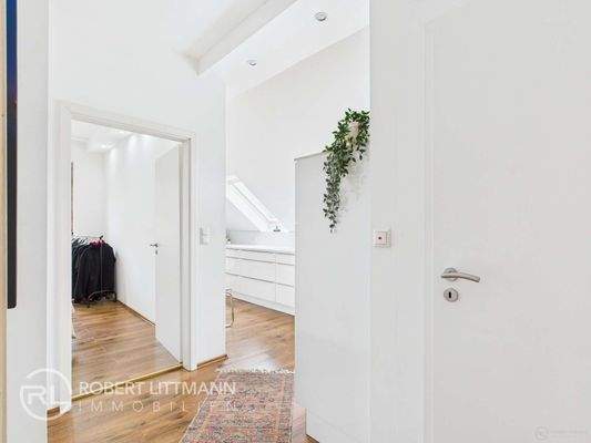 CAM04259G0-PR0083-STILL026