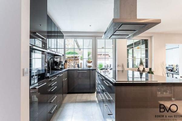 Designküche mit luxuriöser Kochinsel