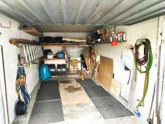 Einzelgarage mit Strom und Licht