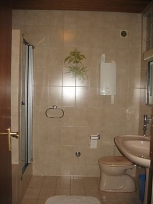 2. Badezimmer.JPG