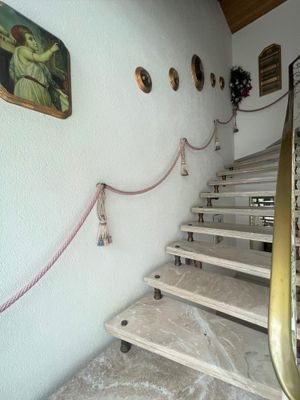 Treppenhaus in das 1 OG (2)