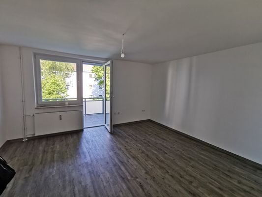 2 Wohnzimmer (bewohnter Zustand)