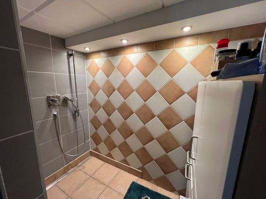 Dusche im Keller