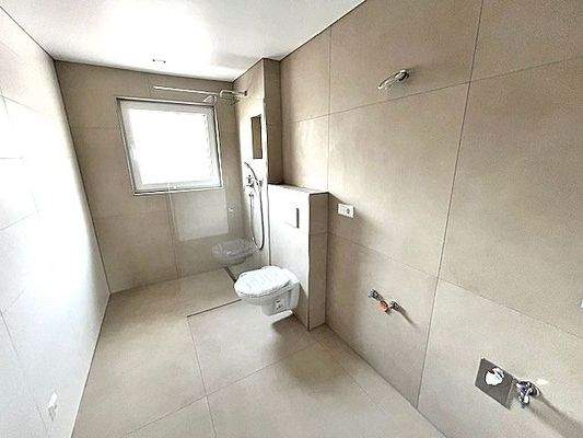 Tageslichtbad mit Regendusche