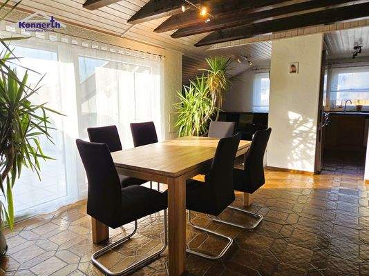 großzügiger Essbereich