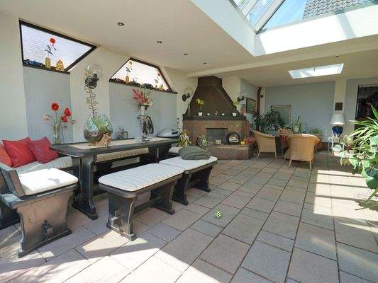 ...direktem Zugang zum Wintergarten bzw...