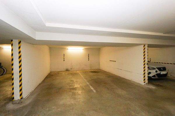 Tiefgaragenstellplatz