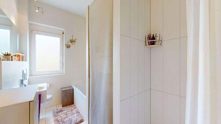 Badezimmer Ansicht I