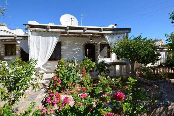 Kreta, Ammoudara: Komplex aus 1 Villa und 4 Bungalows in Strandnähe zu verkaufen