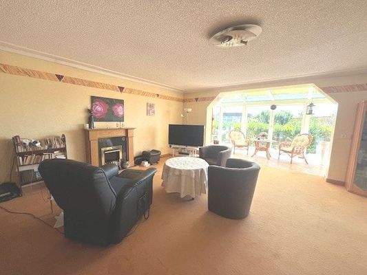 Wohnzimmer mit Wintergarten