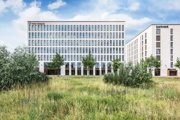 Moderne Architektur im Grünen: Exklusive Büro- und Wohnimmobilien mit nachhaltiger Umgebungsgestaltung