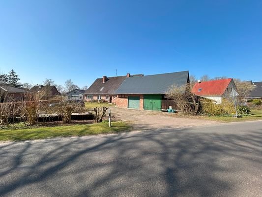 Ansicht von der Strasse weit