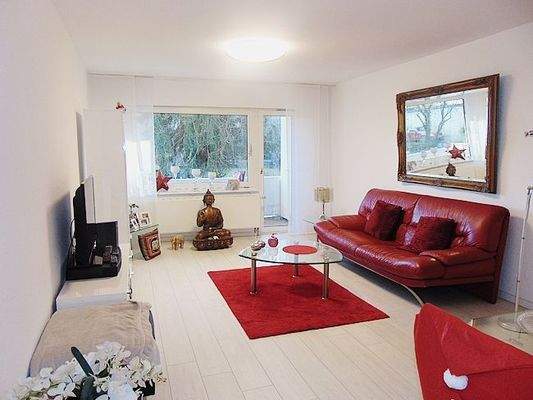 Wohnraum mit Loggiazugang.jpg