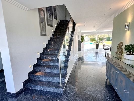 Treppe zum Dachgeschoss
