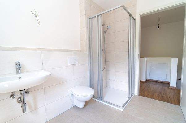 Badezimmer 2. OG (2).jpg