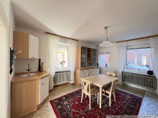 Küche mit Terrassenausgang