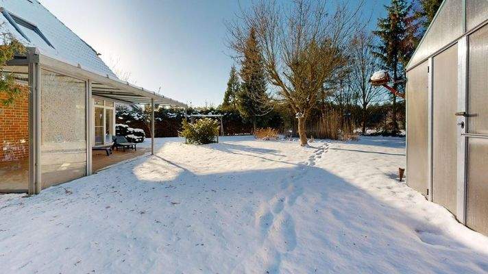 Garten mit Gewächshaus & Schuppen