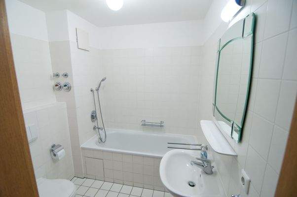 1052-16 Badezimmer.jpg