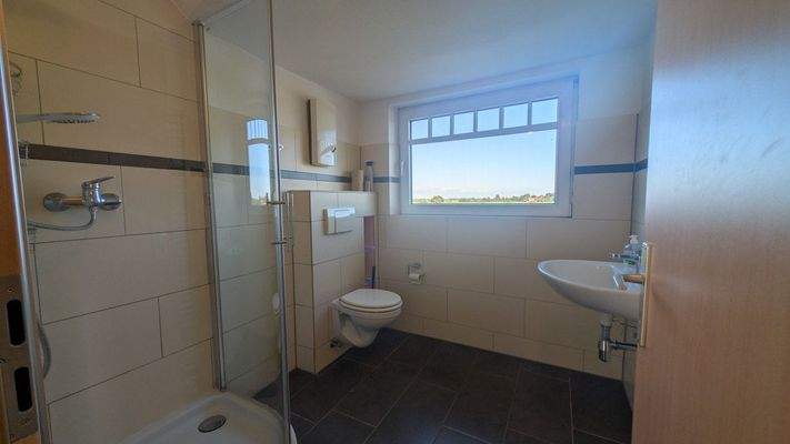 Badezimmer in Wohnung 3 im DG
