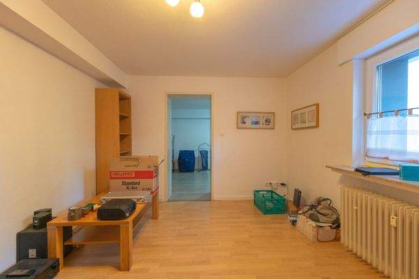 Büro als Durchgangszimmer zum Schlafzimmer