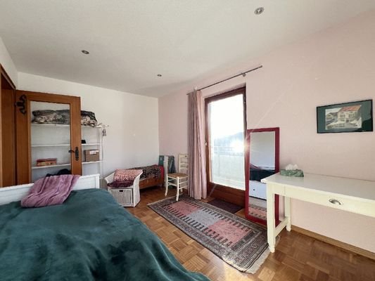 Kinder-/Gästezimmer mit Balkonzugang