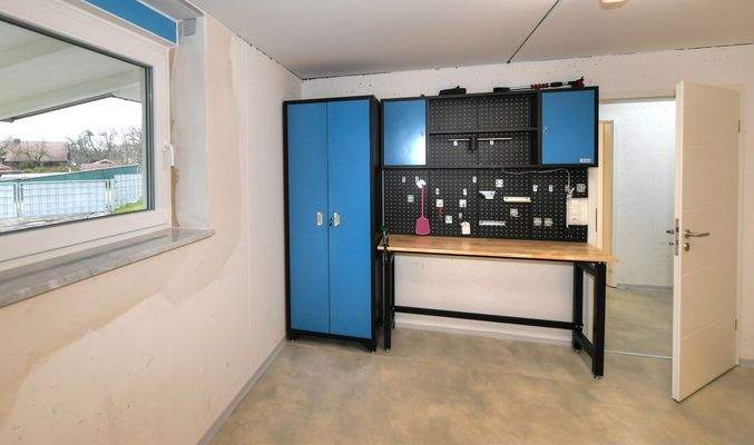 Keller mit wohnähnlich ausgebauten Räumen mit Tageslicht und Fussbodenheizung