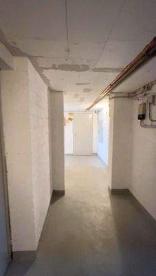 Kellergang gedämmte Decken, Boden erneuert