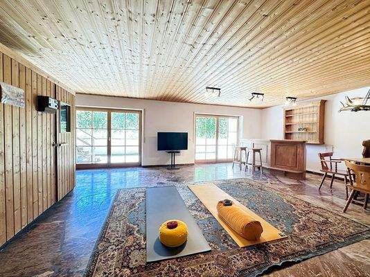 UG: Hobbyraum mit Sauna