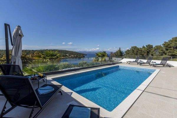 Poolbereich zum Entspannen 