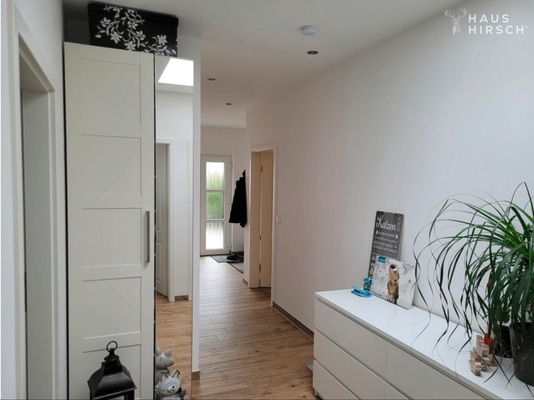 Flur mit Eingangsbereich 