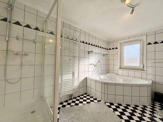 Tageslichtbad mit Dusche