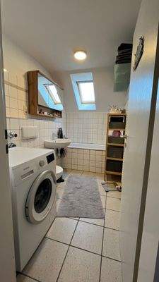 Bad mit Wanne - untere Etage