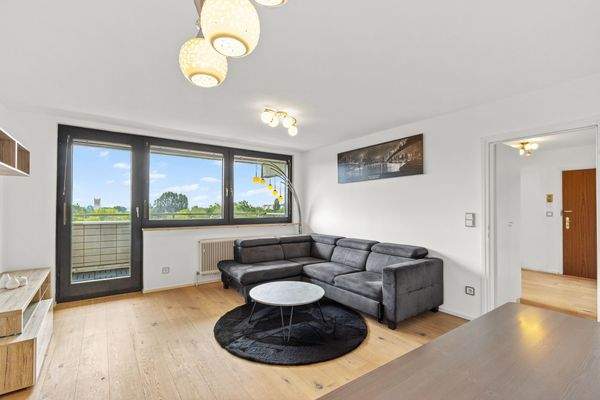 Hell und modern möbliert