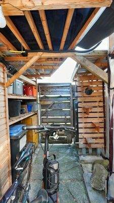 Zugang zum Garten von den Stellplätzen aus