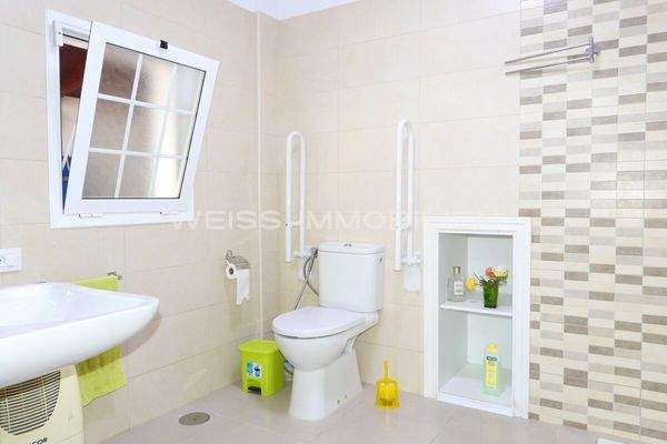 im geräumigen Bad...