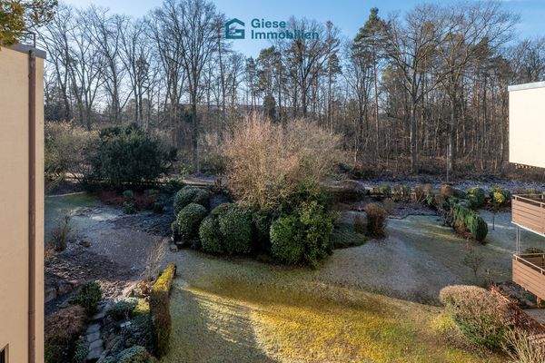Balkon_Blick in den Garten