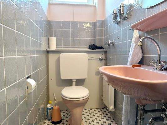 WC separat - auch mit Fenster.