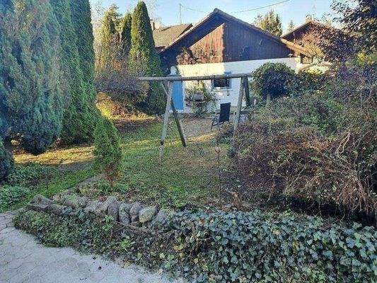 geschützter etwas verwunschener Garten.jpg