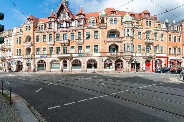 Straßenansicht Gebäude