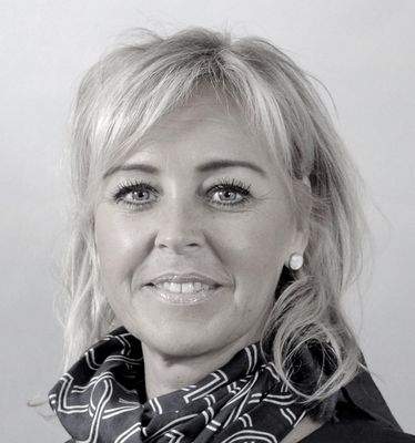  Seebald-Hogen_lachend 2017 2.jpeg