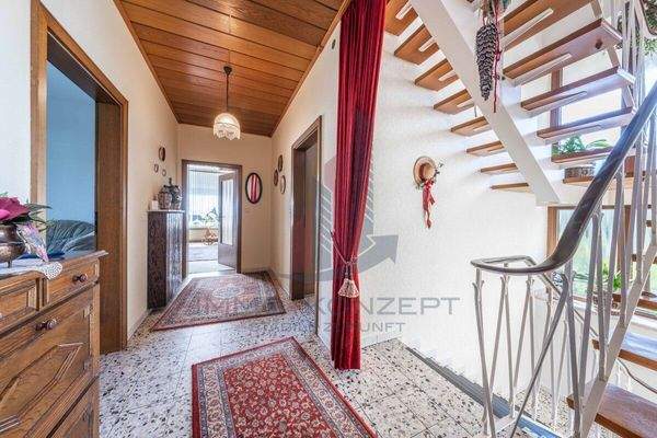 Der einladende Flur des Einfamilienhauses