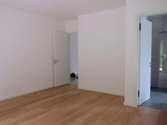 Master-Schlafzimmer mit Zugang en Suite Bad